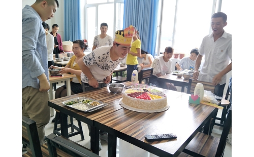 火紅六月，濃情生日會