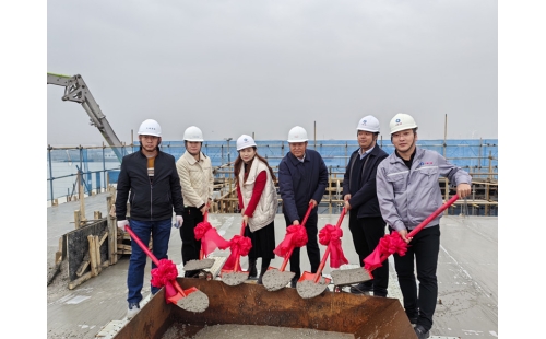 伊百盛健康產(chǎn)業(yè)園綜合辦公樓文化館榮耀封頂，開啟企業(yè)發(fā)展新篇章！